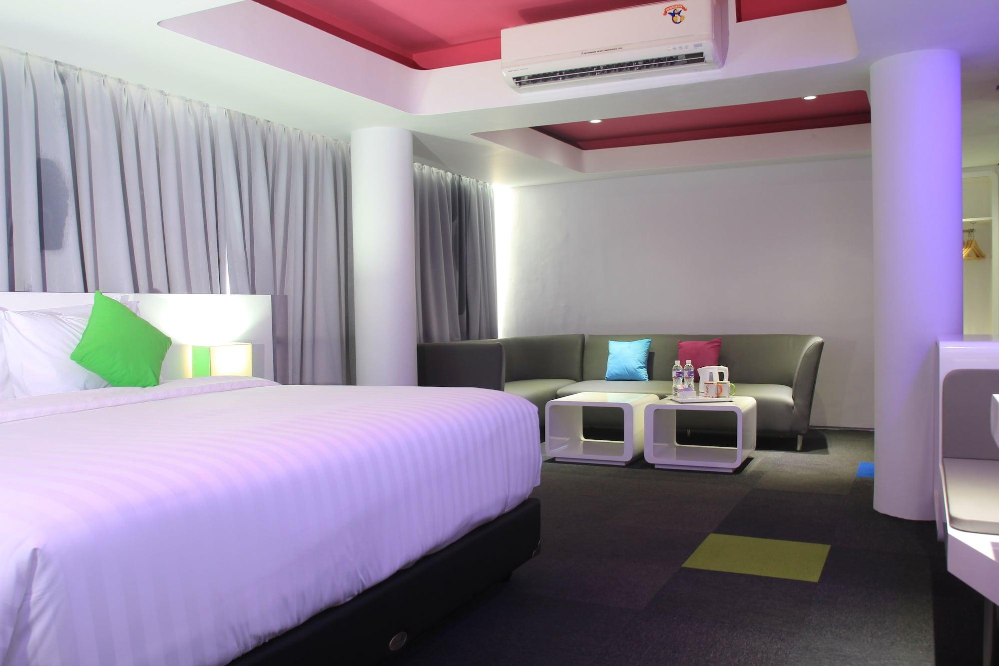 Berry Glee Thematic Hotel Kuta Lombok Exteriör bild