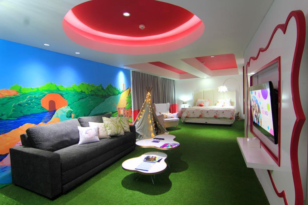 Berry Glee Thematic Hotel Kuta Lombok Exteriör bild