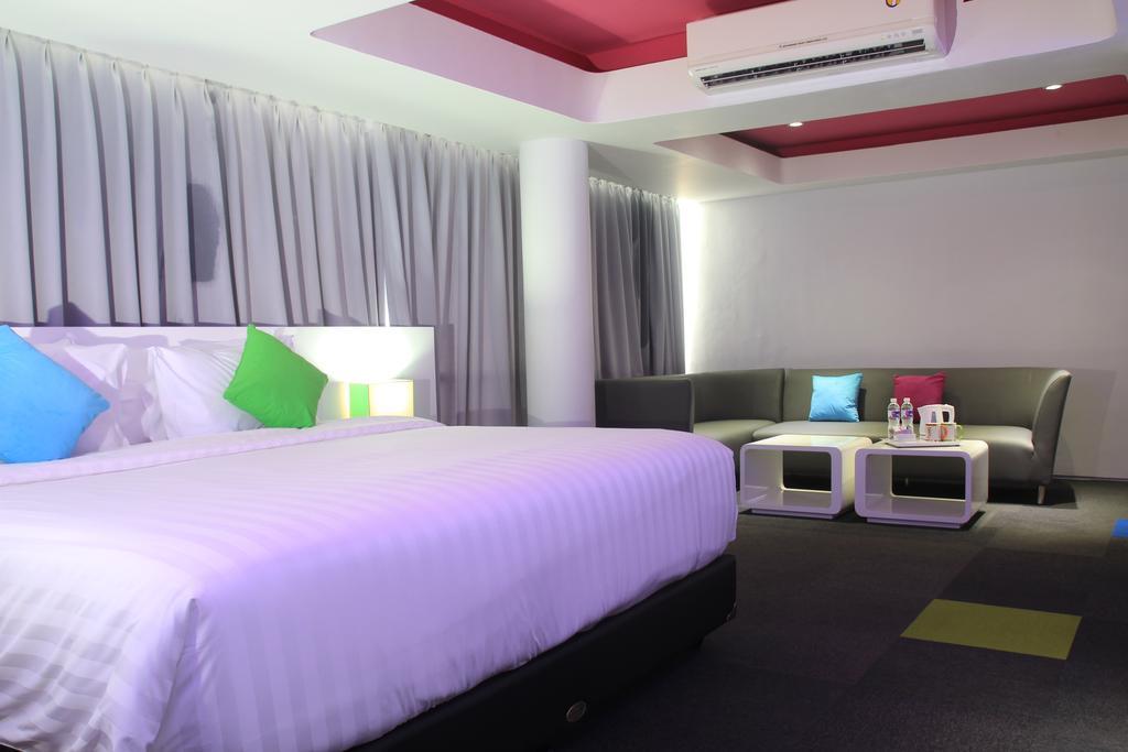 Berry Glee Thematic Hotel Kuta Lombok Exteriör bild